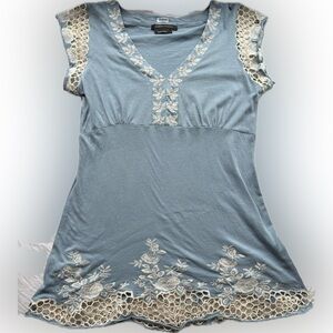 BCBGMaxAzria Light Blue V-Neck Embroidered Tunic with Cream Lace